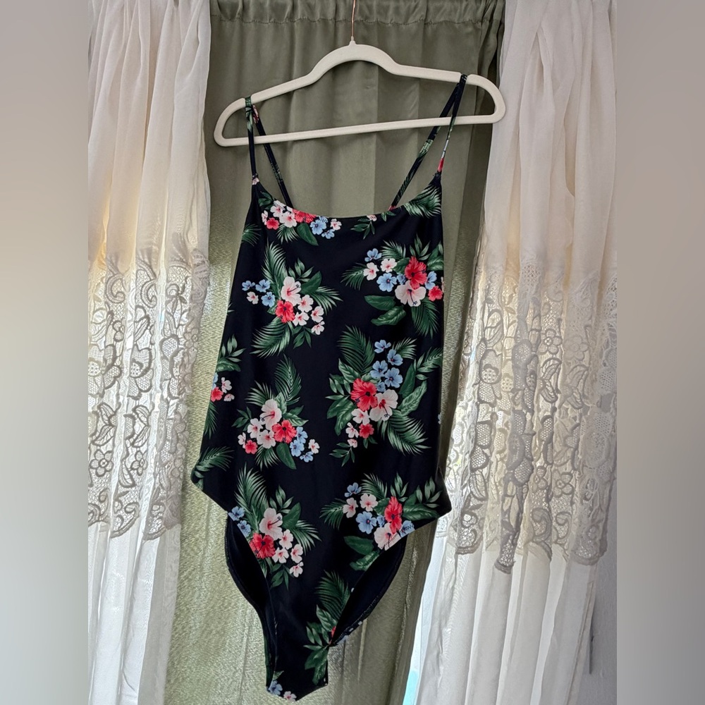 Old Navy Hawaiian Floral Swimsuit 1 Piece Tie Back Size XL Spring Vacation